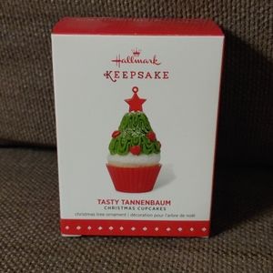 NIB Hallmark Keepsake Tasty Tannenbaum Cupcake Orn